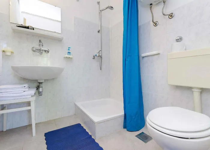 Apartament In 15428 *